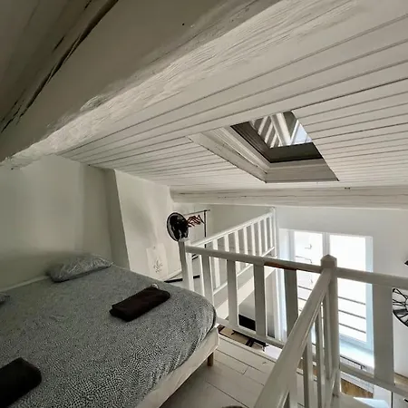 Appartement Plein Centre Avec Parking Augustins B
